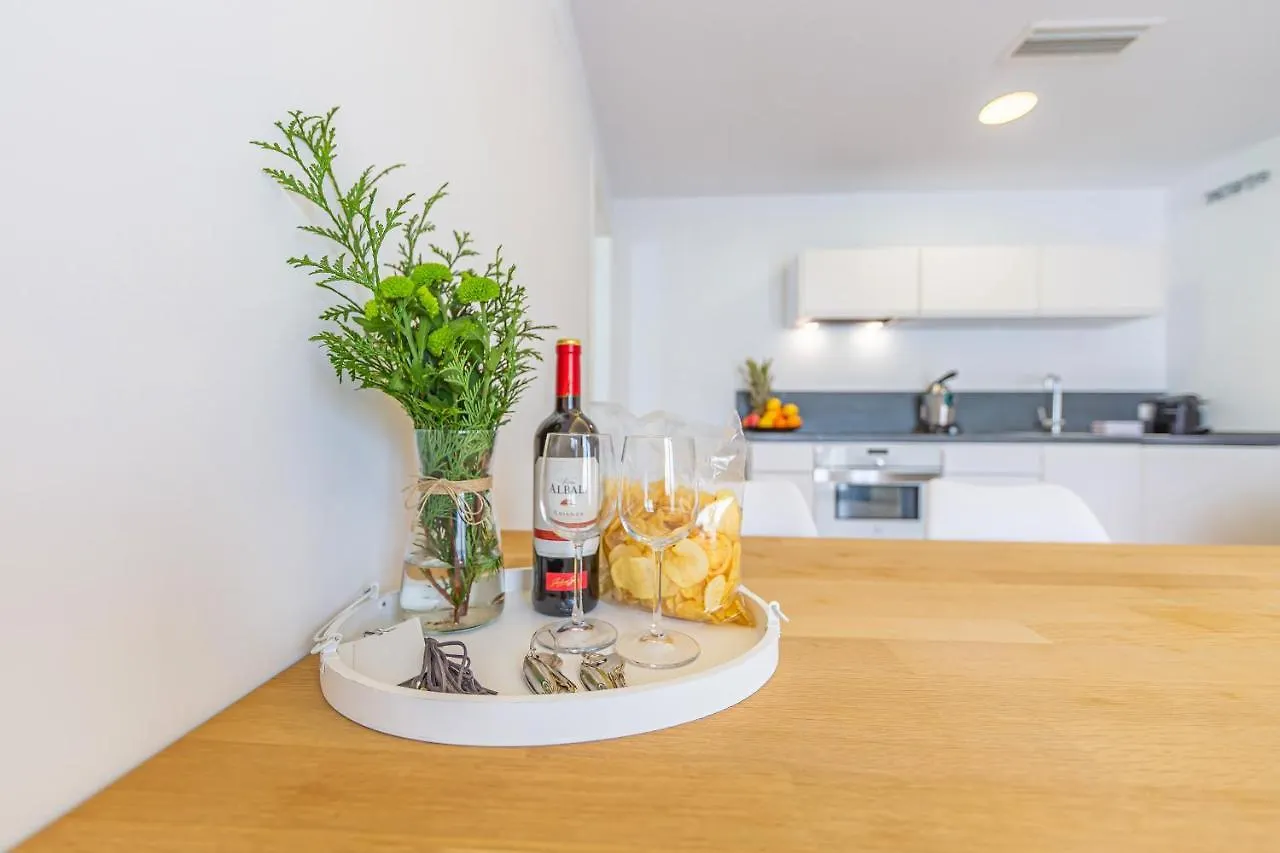 Ventura 2 - Centric & Pool - Simplytarifa Apartment Spain